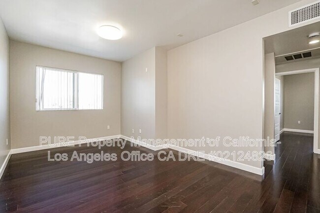Foto del edificio - 11740 Vanowen St