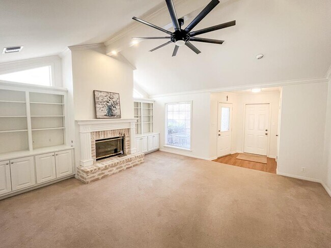 Building Photo - 127 Kreekview Dr