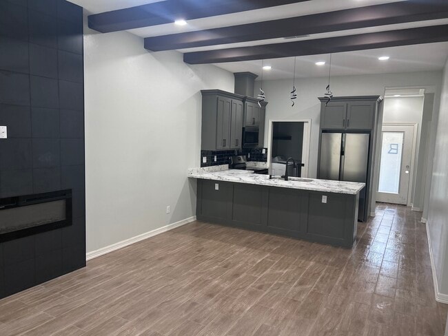 Foto del edificio - 313 Retamosa Ave