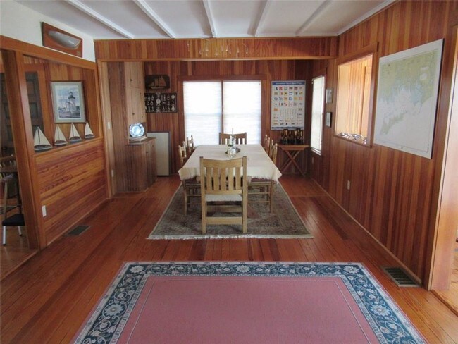 Building Photo - 158 S Shore Ave
