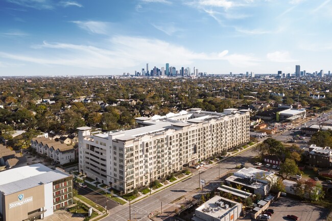 Building Photo - 10X 15th Street Flats