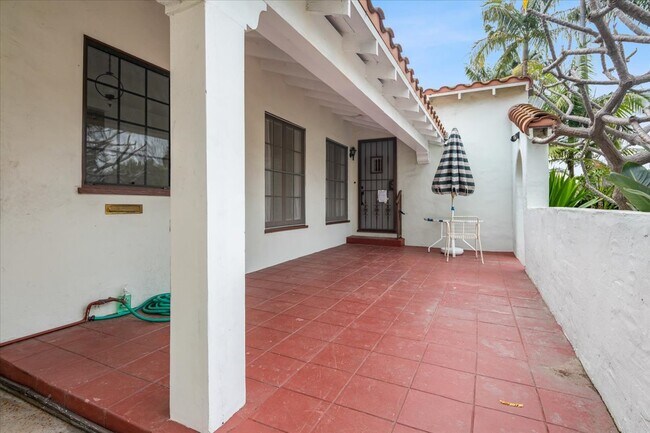 Foto del edificio - 132 S Clark Dr