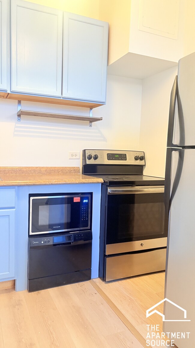 Building Photo - 1900 S Throop St