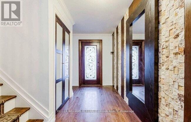 Building Photo - 557 Cummer Ave