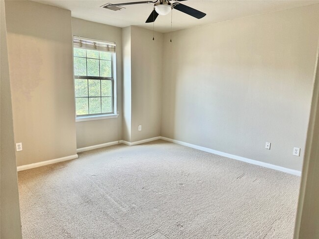 Foto del edificio - 13107 Lawsons Creek Ln