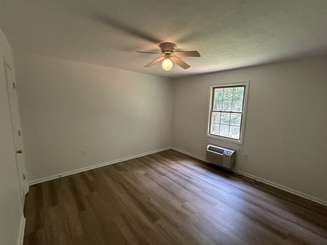 Foto del edificio - 14105-14109 Red House Road