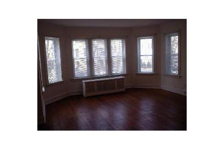 Building Photo - 6437 N Leavitt St
