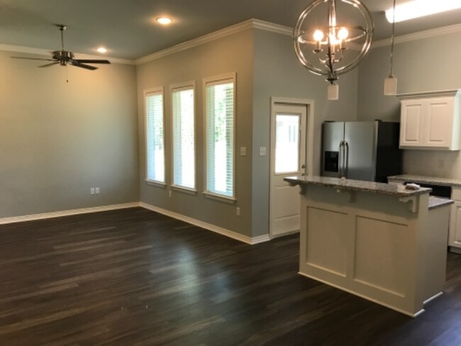 Foto del edificio - 1737 Austin Dr