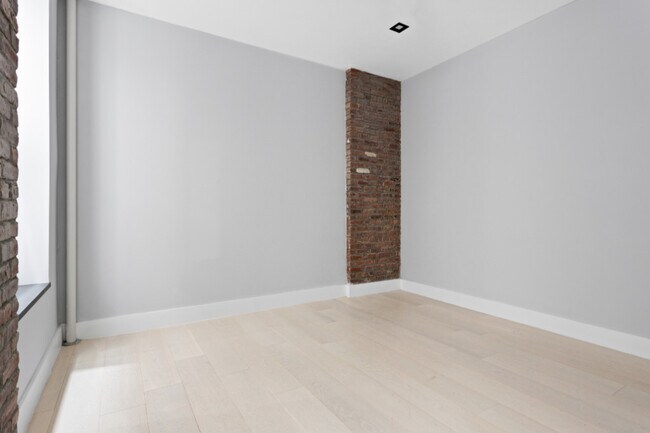 Foto del edificio - 336 E 18th St