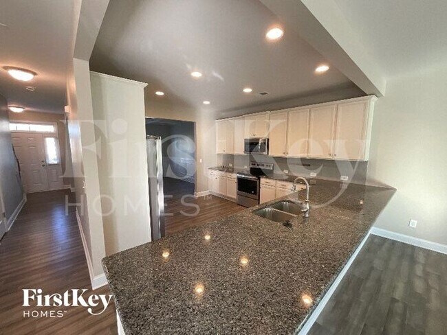 Building Photo - 499 Royal Oak Ln