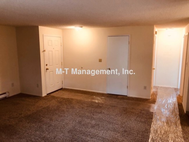 Building Photo - Remodeled large 2 br/1 bath ground floor a...