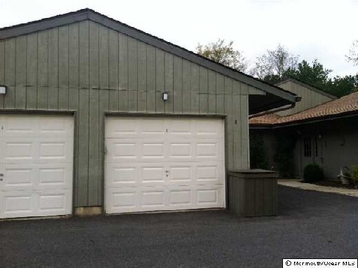 Building Photo - 8 Middlebrook Ct