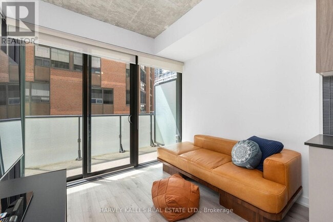 Building Photo - 161 Roehampton Ave
