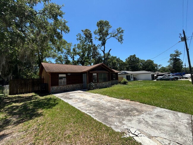 Foto del edificio - Ocala Park Estates / 2/2 ***Won't Last***