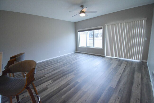 Foto del edificio - Spacious 2 Bed, 2 Bath Townhome with Attached Garage Available Now!