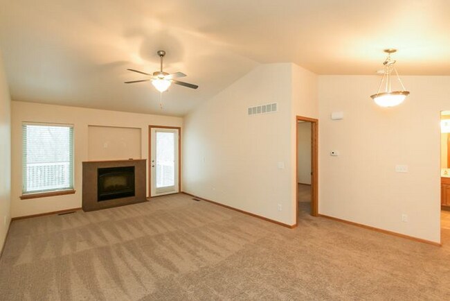 Building Photo - 916 Cortney Ln