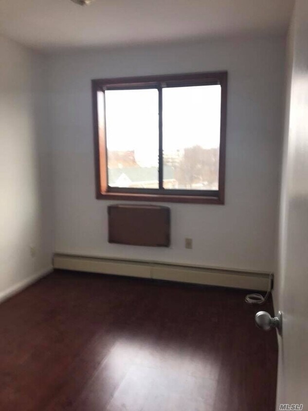 Building Photo - 85-40 168 St