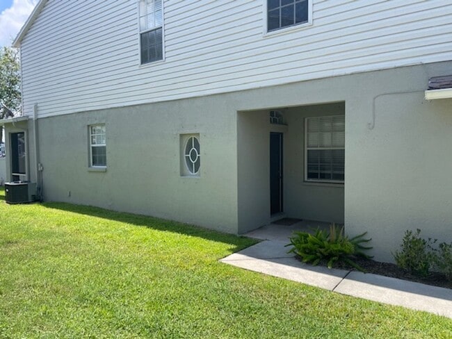 Foto del edificio - Stunning townhome in gated community near ...
