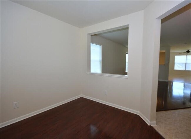 Foto del edificio - 8106 Arrington Forest Ln