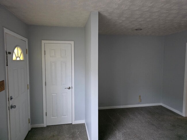Building Photo - 5014 Hazelwood Rd