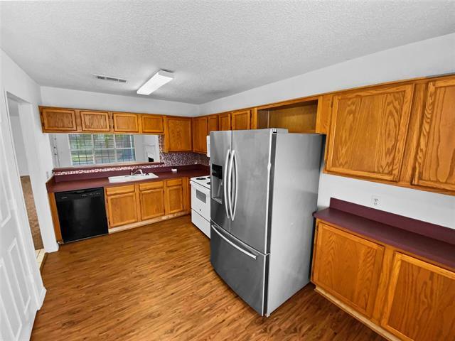 Building Photo - 2541 Dahlia Dr