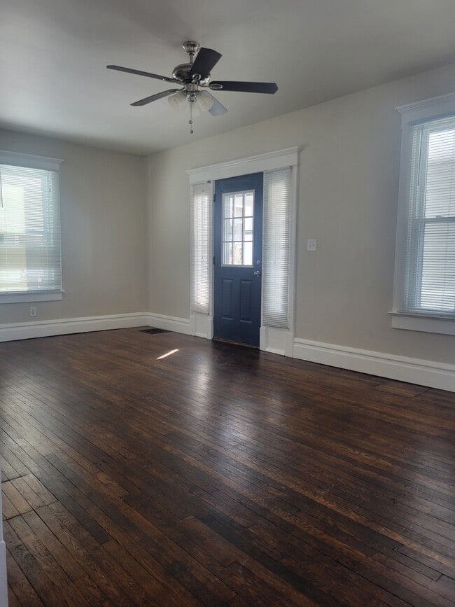 Foto del edificio - 230 Rugg Ave