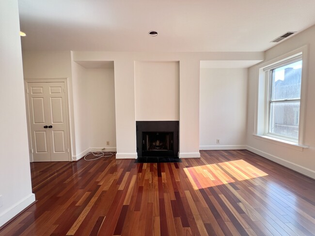 Foto del edificio - 1413 Hopkins St NW