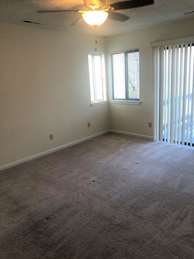 Building Photo - 1 Bedroom Condo in Lake Vista