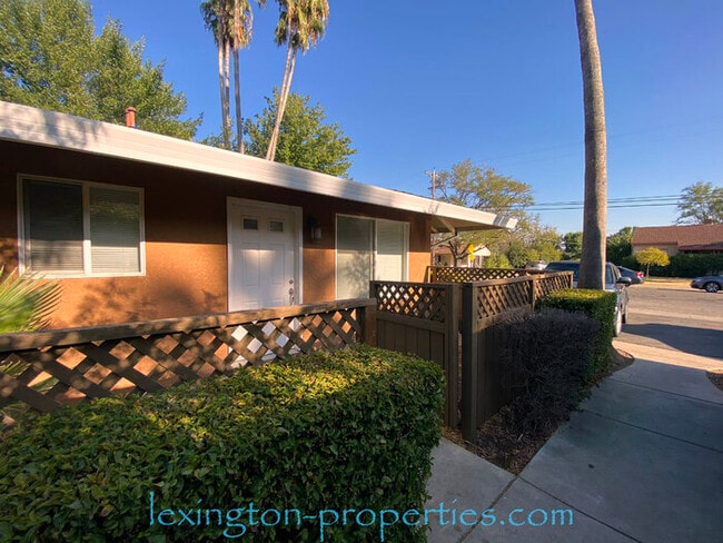 Building Photo - Beautifully Remodeled, 2BD/1BA, Condo Avai...