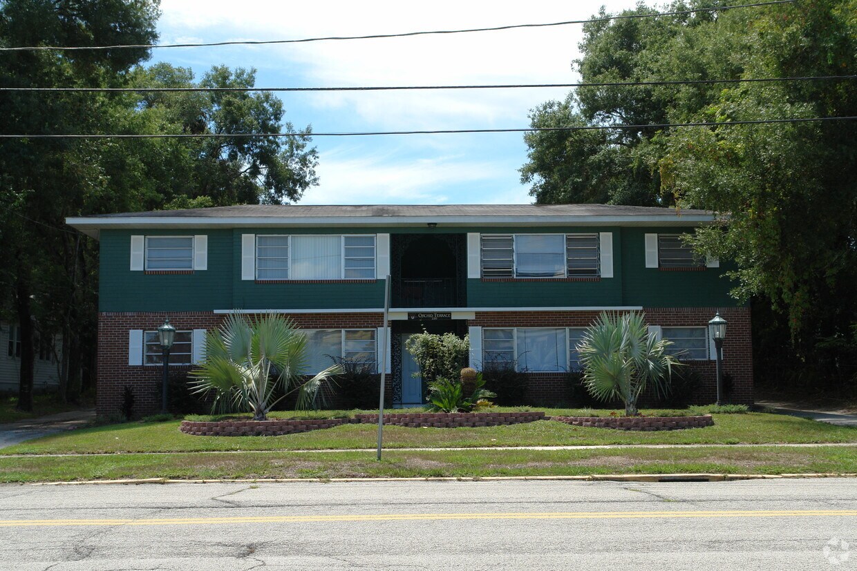 Primary Photo - 220 W Howry Ave