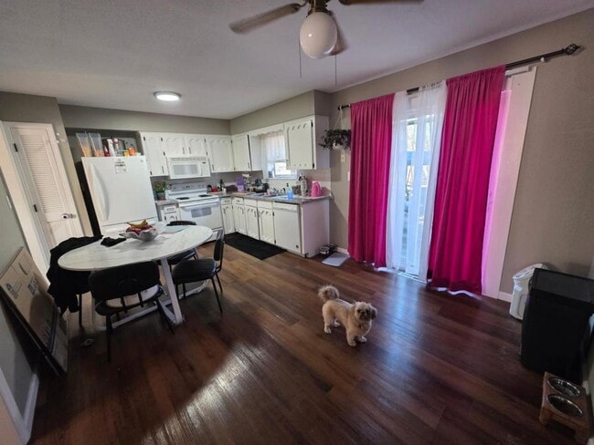 Foto del edificio - 205 Concord Cir