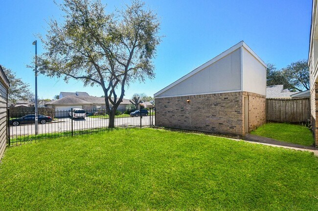 Building Photo - 11330 Bandlon Dr
