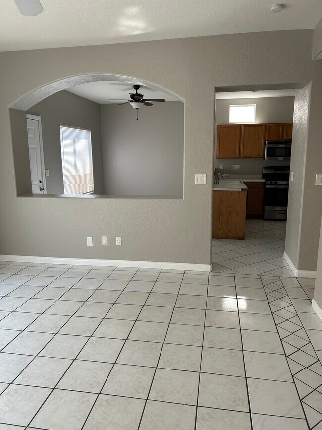 Building Photo - 6048 Shallow Springs St