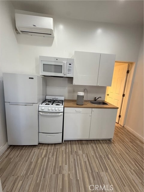 Foto del edificio - 9416 Cedar Ave
