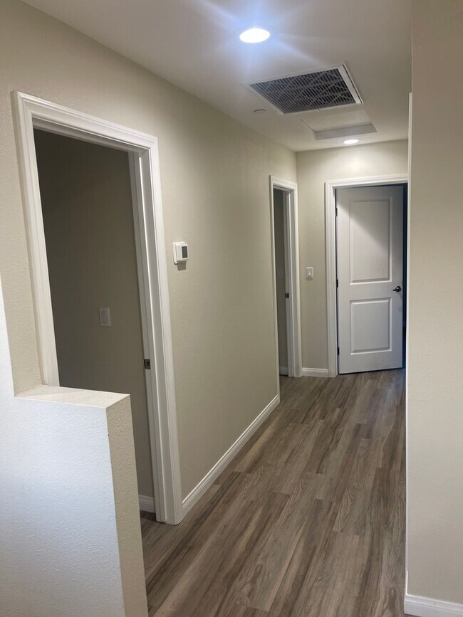 Foto del edificio - Beautiful 4 bedrooms Townhome in Chula Vista