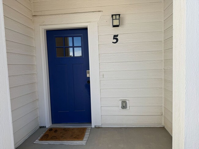 Foto del edificio - Beautiful Home in Windsor with Internet Included!