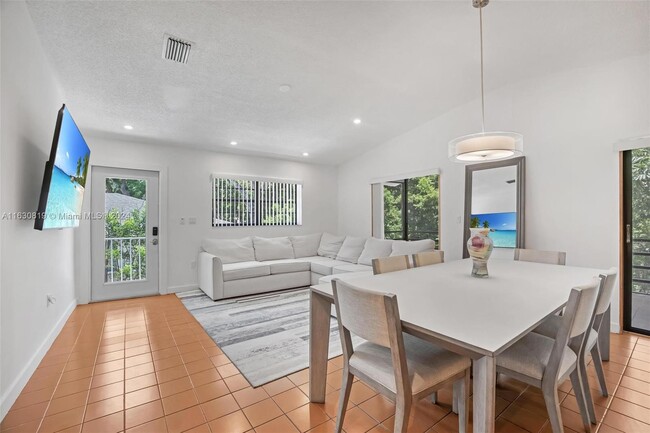 Foto del edificio - 139 N Bay Harbor Dr