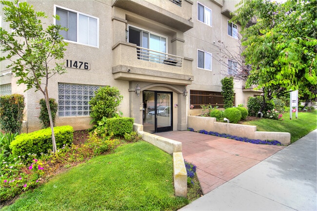 Building Photo - Courtyard on Miranda