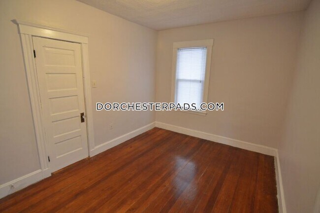 Building Photo - 10 Crowell St
