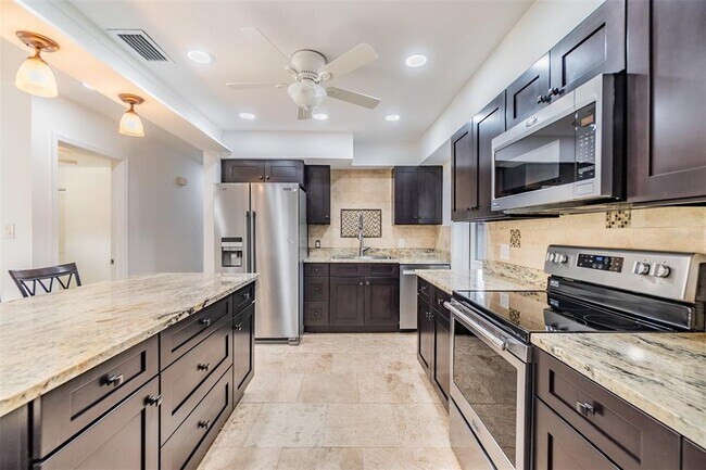 Building Photo - 954 Dumont Dr
