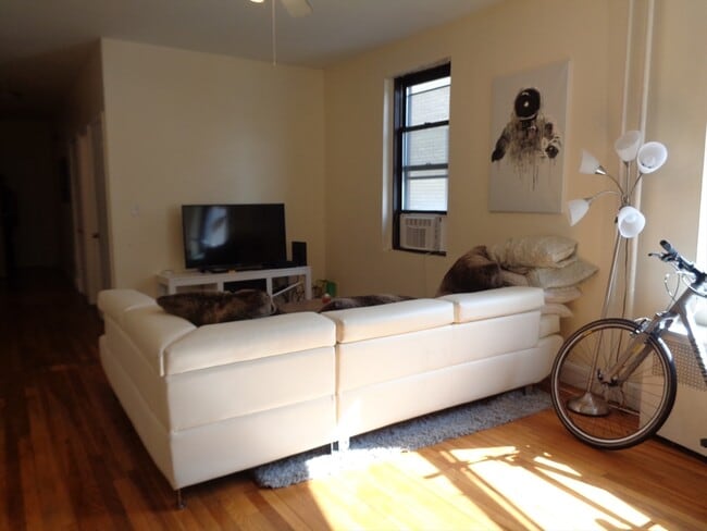 *Pictures are representative samples of the advertised unit. In some cases, the actual units you tou - 41 Carlton St