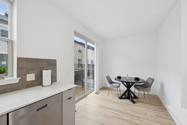 Foto del edificio - Brand-New Luxury 2-Bedroom Townhomes with Garage | Oak Forest, IL  $500 Move in Fee waived, make ...