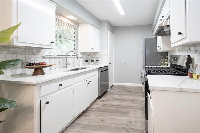 Building Photo - 5713 Boulder Creek