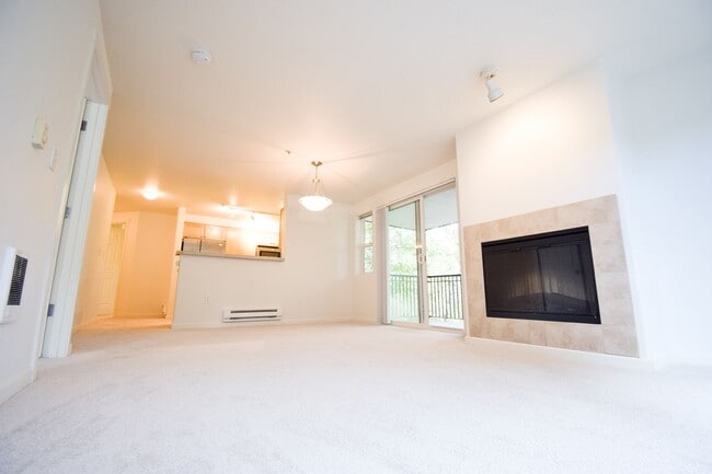 Foto del edificio - Beautiful 2 BR 2 BA Condo! Beautifully Updated! W/S/G is included.