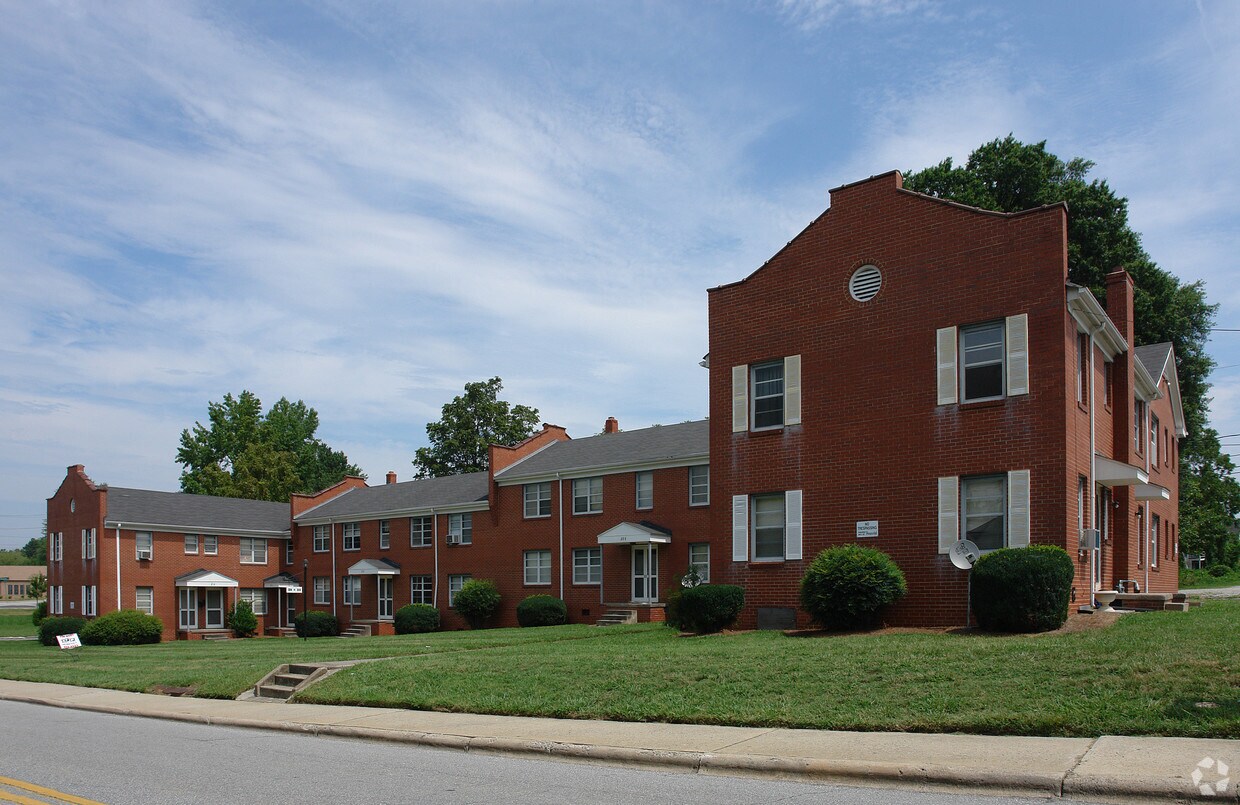 Primary Photo - 214 Chestnut Dr