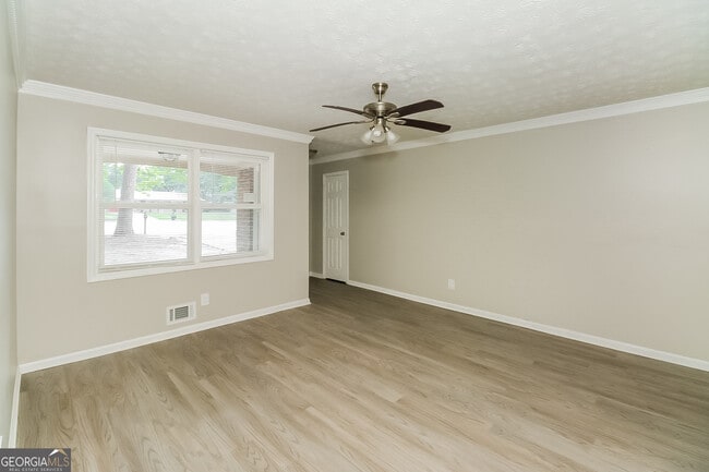 Building Photo - 225 Deerrun Trail