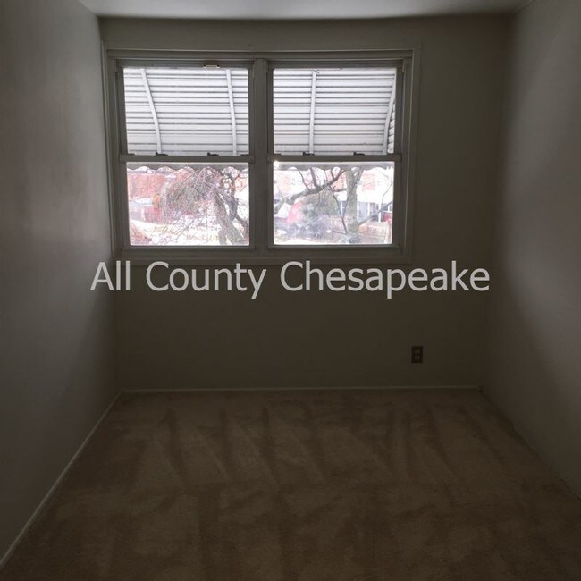 Building Photo - 2924 Freeway