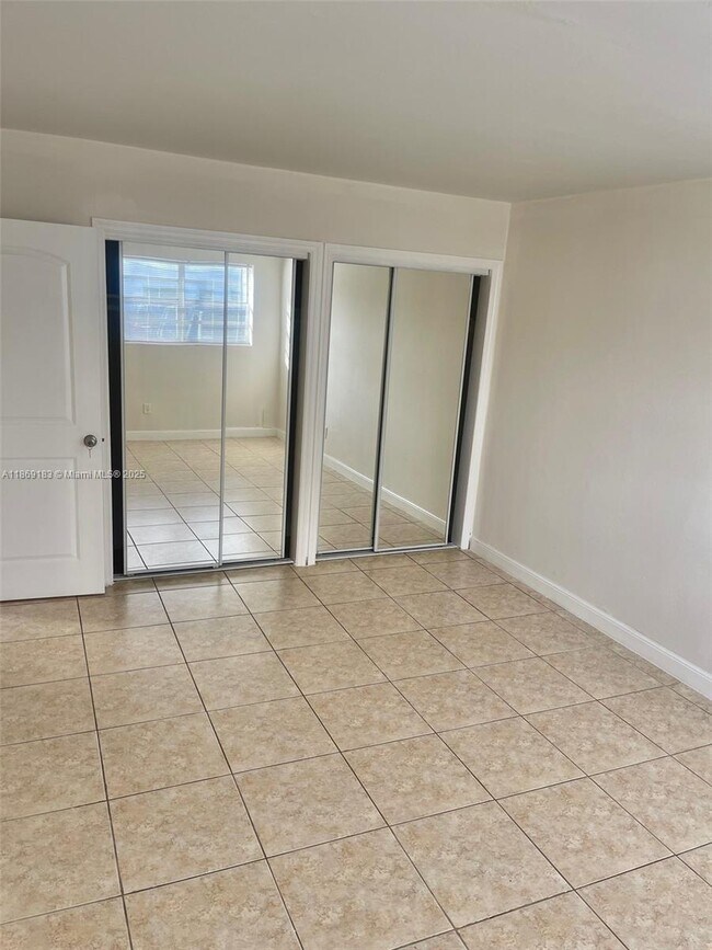 Building Photo - 11625 Canal Dr