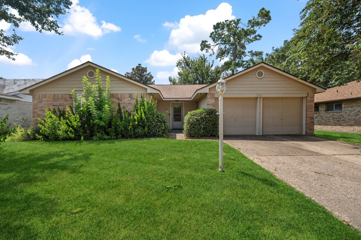 Foto principal - 19907 Lions Gate Dr