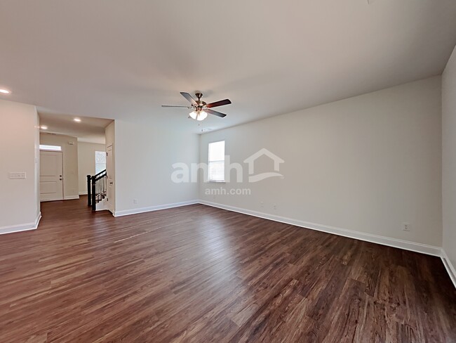 Foto del edificio - 5135 Franks Creek Way